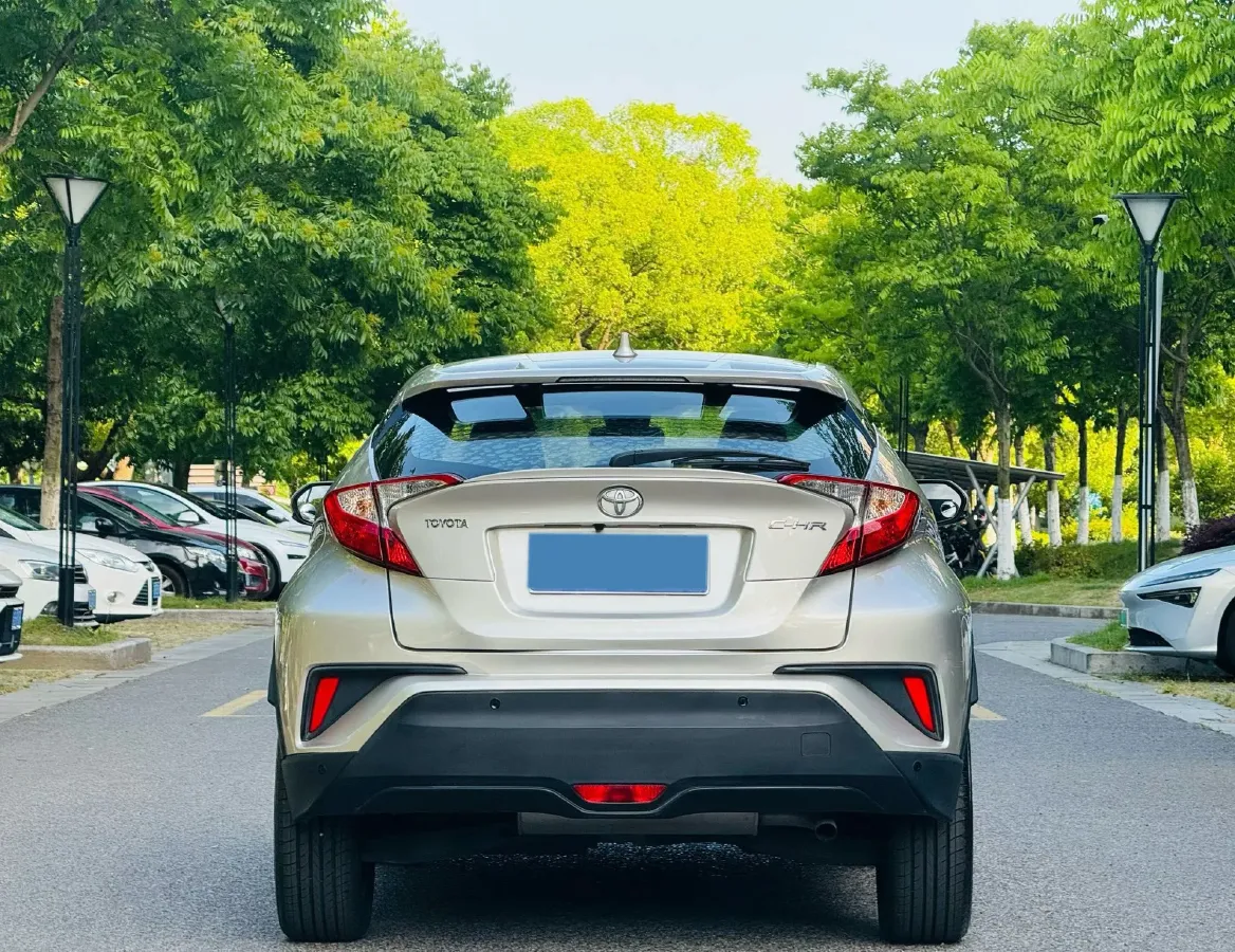 2020 Toyota C-HR 2.0L 171HP L4 CVT,autocango,china used car exporter,china ev exporter,chinese used car exporter,chinese used ev exporter