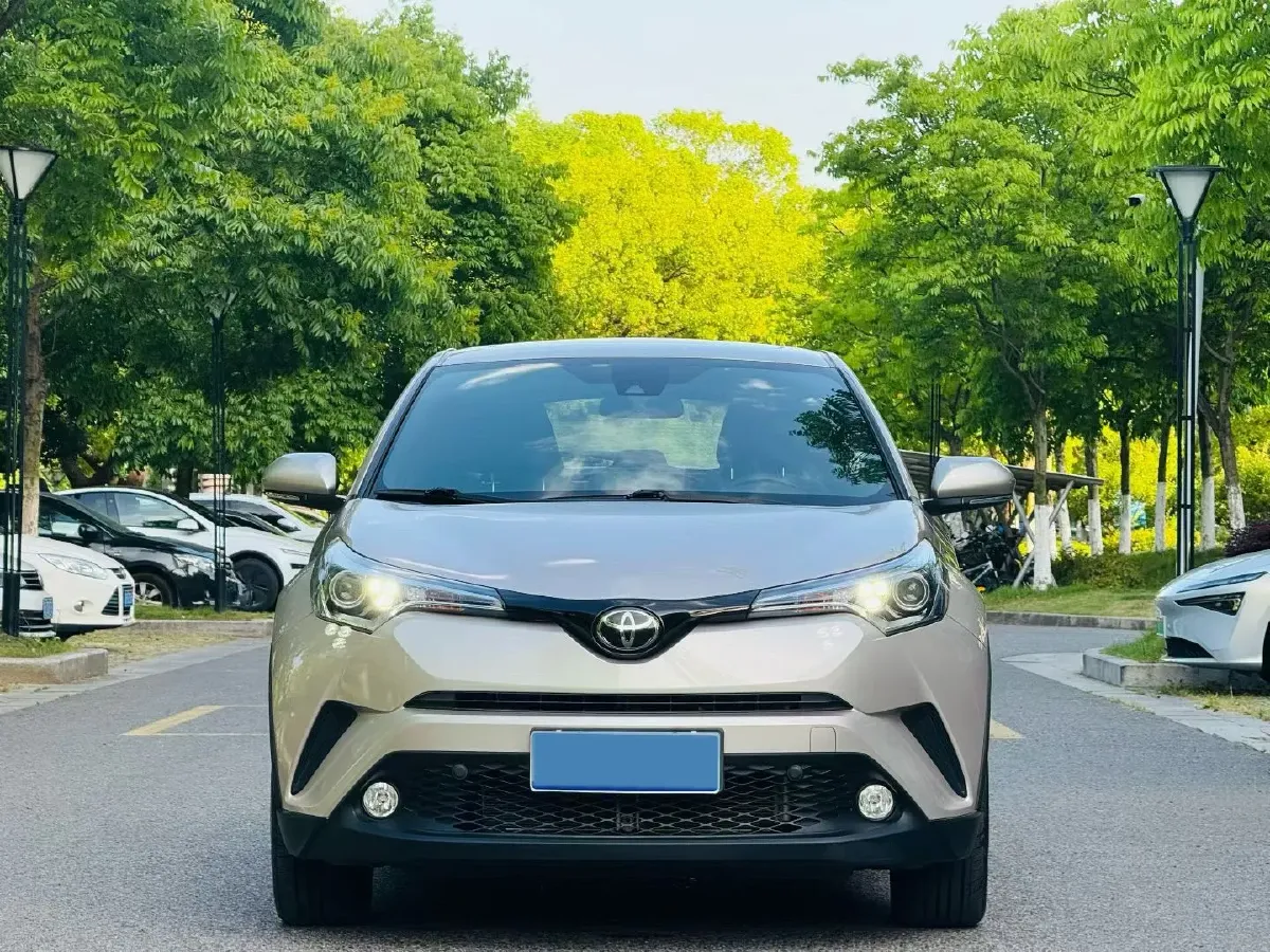 2020 Toyota C-HR 2.0L 171HP L4 CVT,autocango,china used car exporter,china ev exporter,chinese used car exporter,chinese used ev exporter