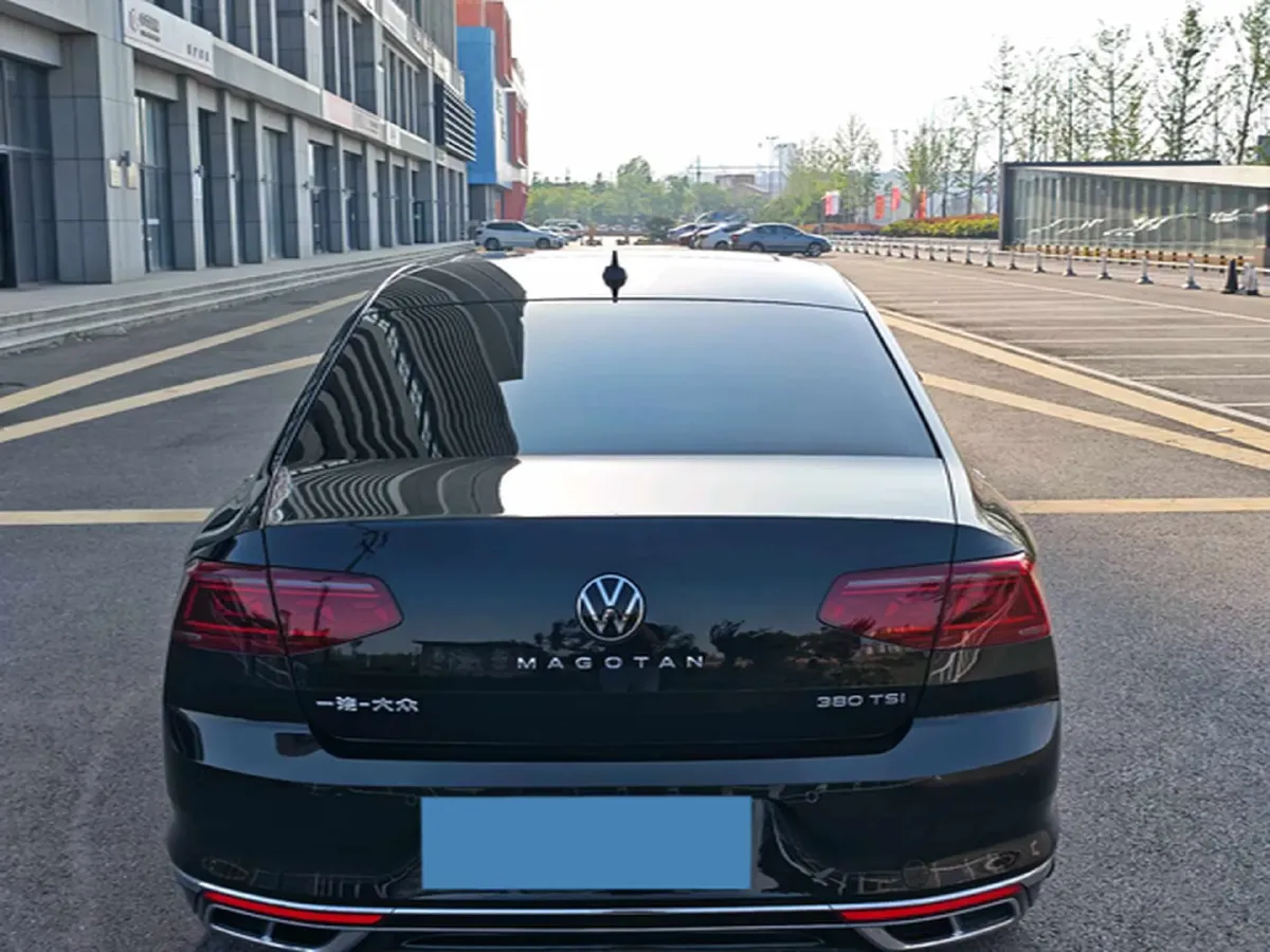 2023 Volkswagen Magotan 2.0T 220HP L4 7DCT,autocango,china used car exporter,china ev exporter,chinese used car exporter,chinese used ev exporter