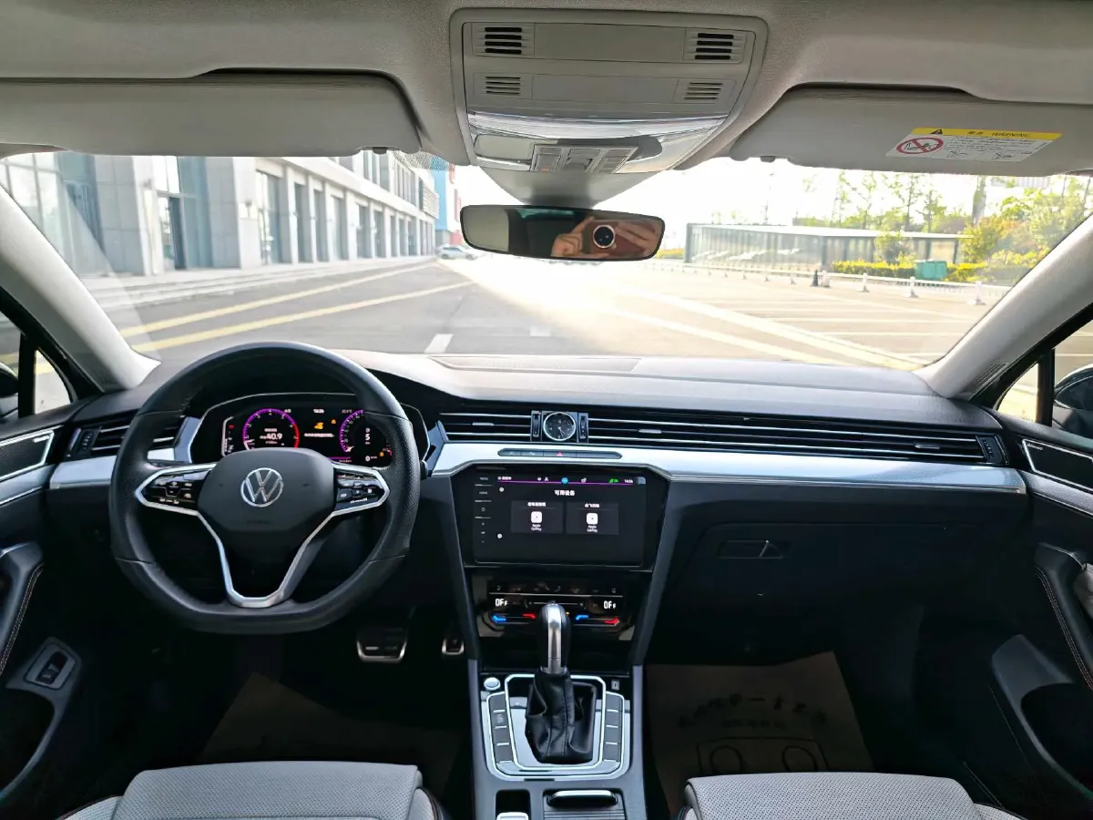 2023 Volkswagen Magotan 2.0T 220HP L4 7DCT,autocango,china used car exporter,china ev exporter,chinese used car exporter,chinese used ev exporter