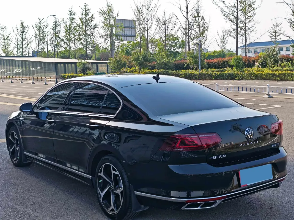 2023 Volkswagen Magotan 2.0T 220HP L4 7DCT,autocango,china used car exporter,china ev exporter,chinese used car exporter,chinese used ev exporter