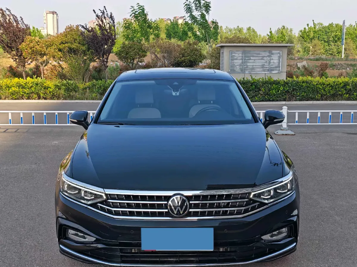 2023 Volkswagen Magotan 2.0T 220HP L4 7DCT,autocango,china used car exporter,china ev exporter,chinese used car exporter,chinese used ev exporter