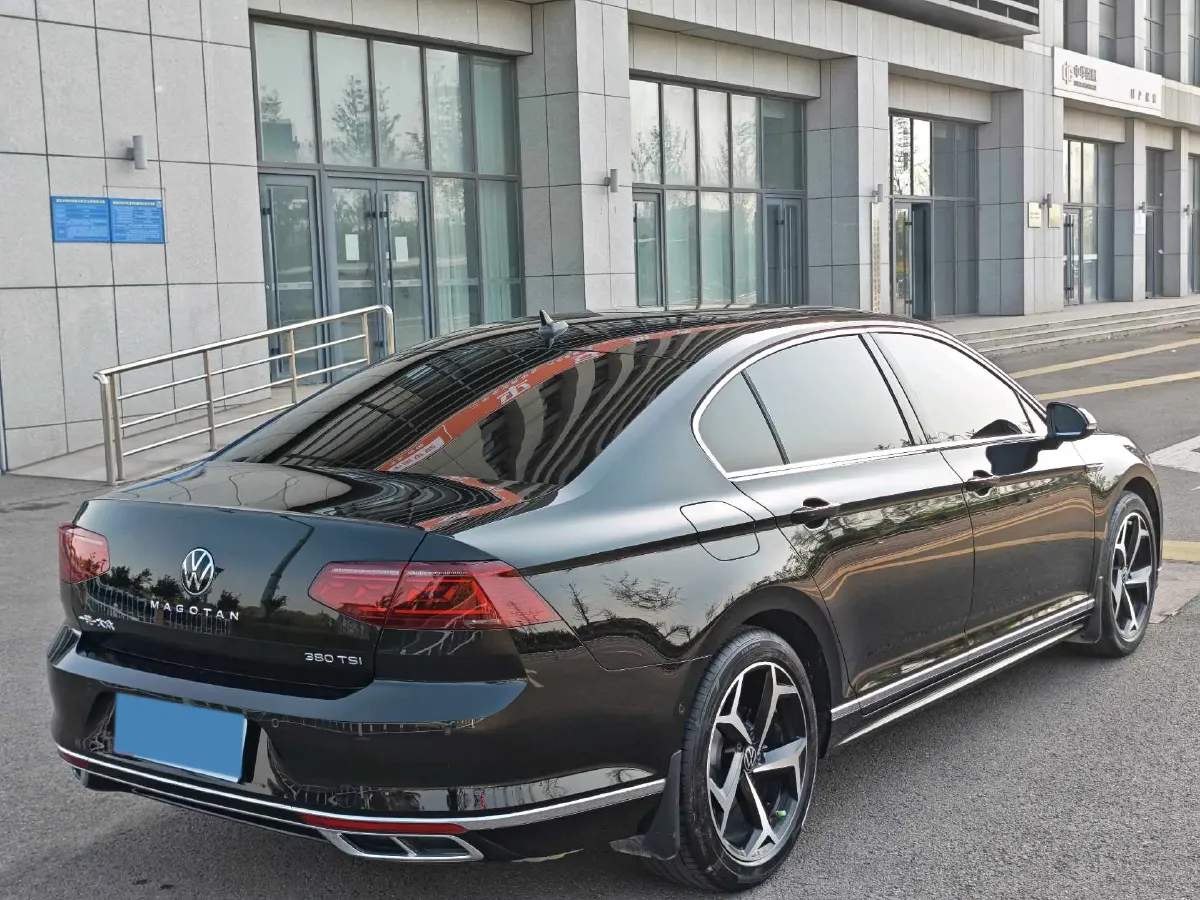 2023 Volkswagen Magotan 2.0T 220HP L4 7DCT,autocango,china used car exporter,china ev exporter,chinese used car exporter,chinese used ev exporter