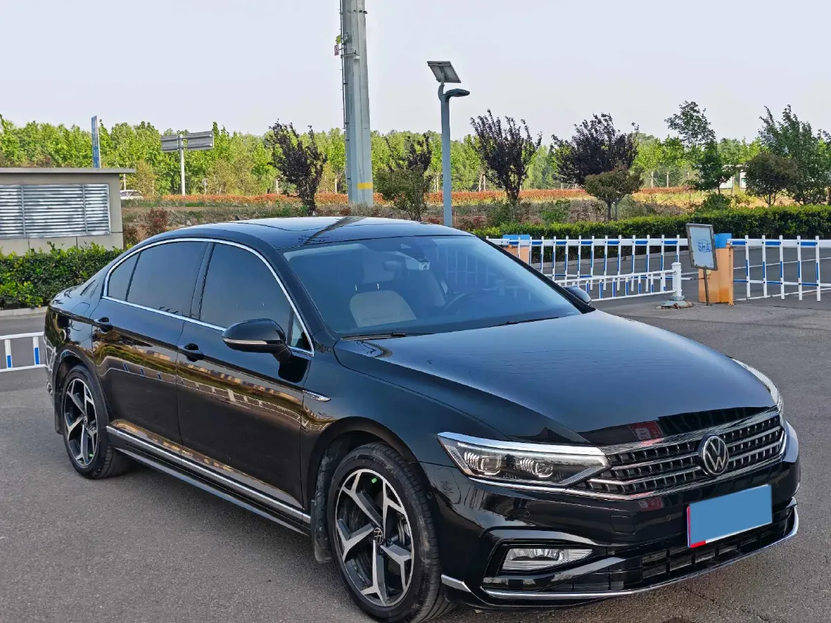 2023 Volkswagen Magotan 2.0T 220HP L4 7DCT,autocango,china used car exporter,china ev exporter,chinese used car exporter,chinese used ev exporter