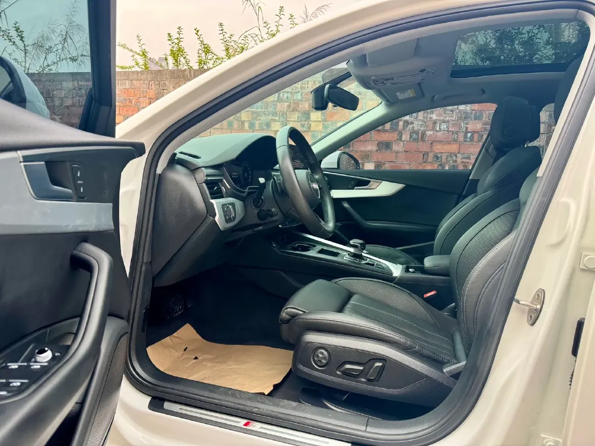 2020 Audi A4L 2.0T 190HP L4 7DCT,autocango,china used car exporter,china ev exporter,chinese used car exporter,chinese used ev exporter