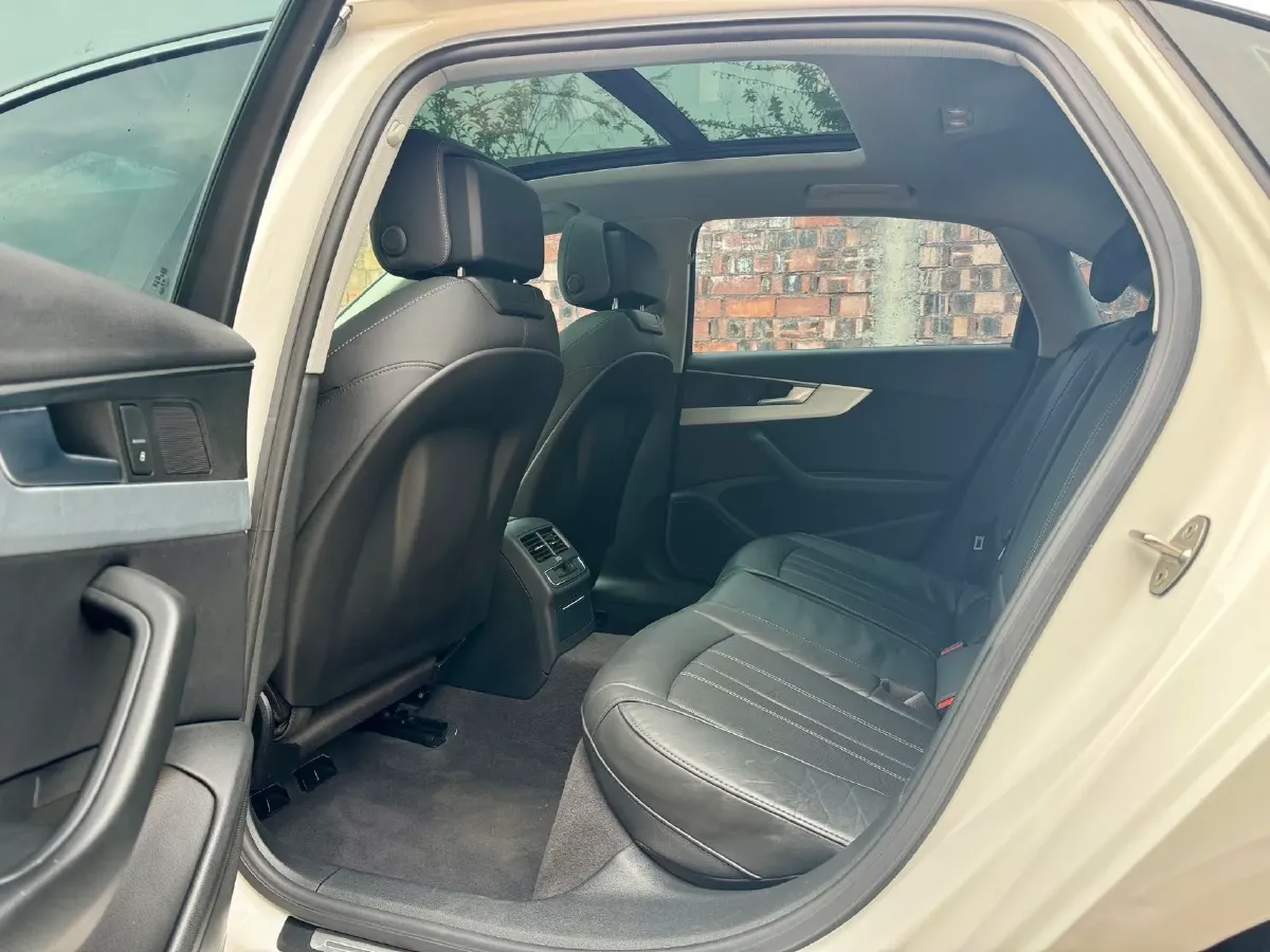 2020 Audi A4L 2.0T 190HP L4 7DCT,autocango,china used car exporter,china ev exporter,chinese used car exporter,chinese used ev exporter