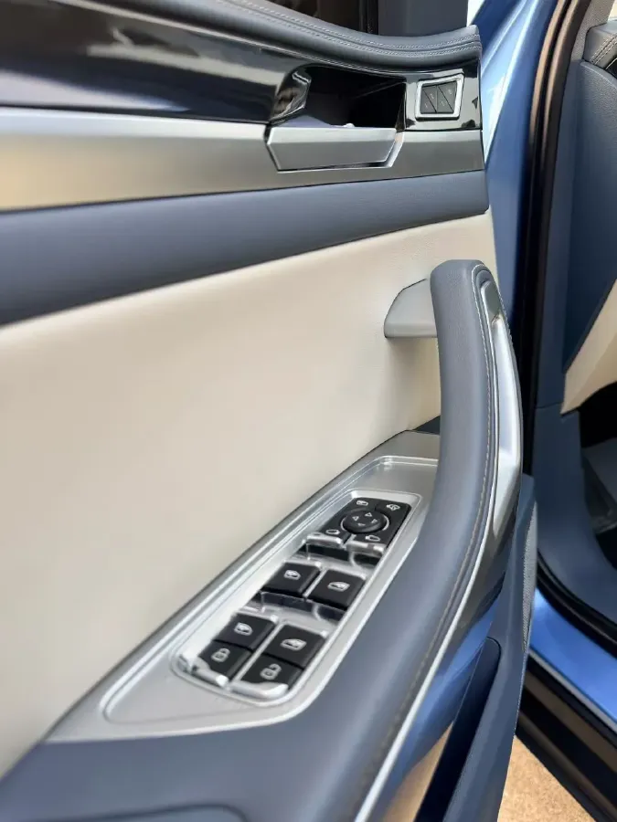 2017 Zotye Damy X7 2.0T 190HP L4 6DCT,autocango,china used car exporter,china ev exporter,chinese used car exporter,chinese used ev exporter