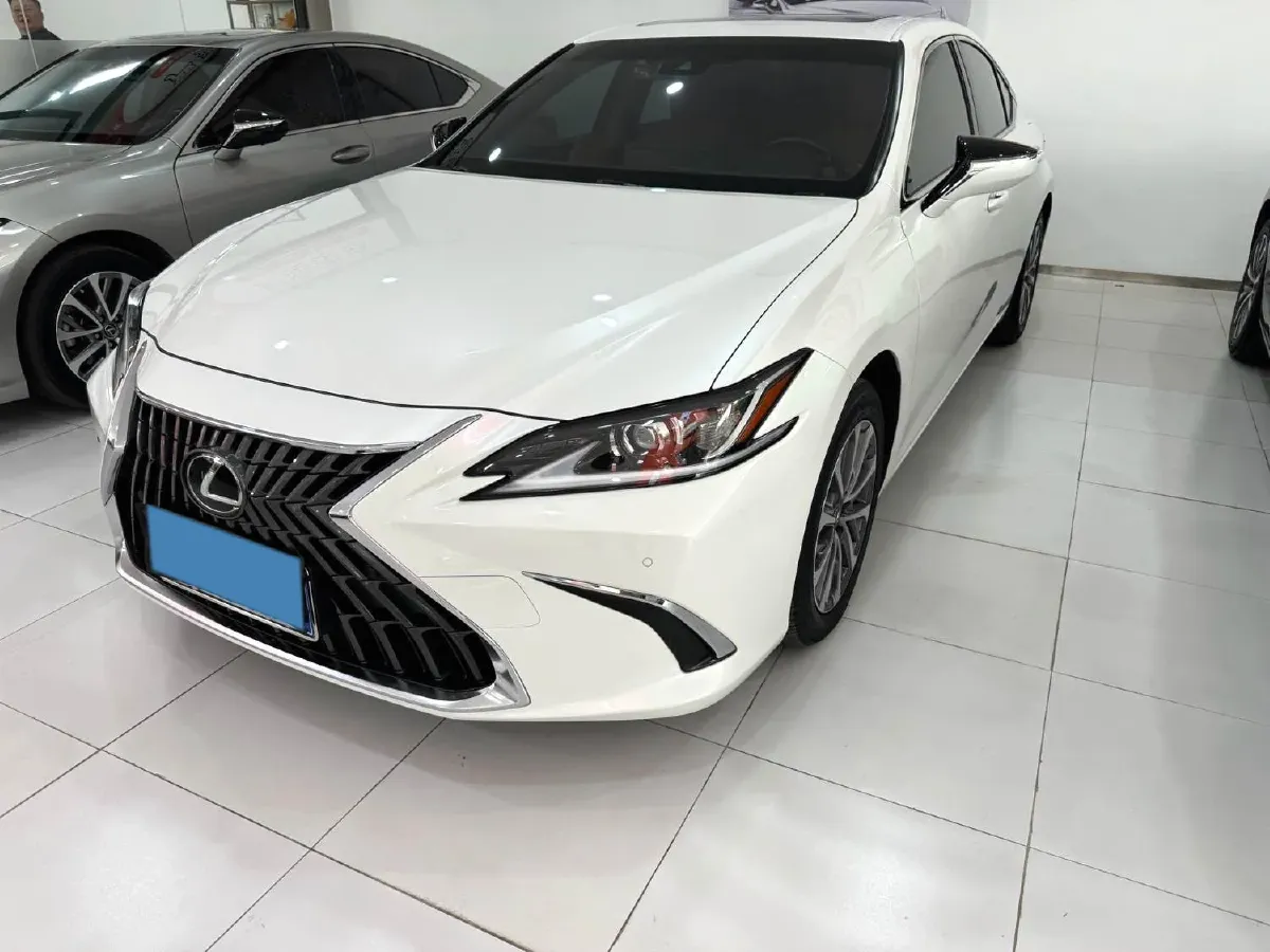 2021 Lexus ES 2.0L 173HP L4 CVT,autocango,china used car exporter,china ev exporter,chinese used car exporter,chinese used ev exporter