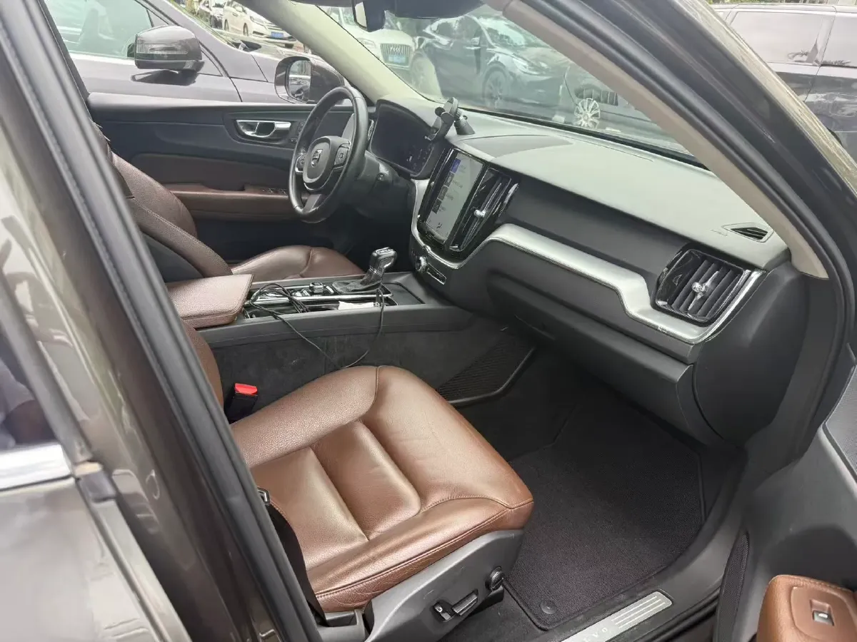 2019 Volvo XC60 2.0T 254HP L4 8AT,autocango,china used car exporter,china ev exporter,chinese used car exporter,chinese used ev exporter