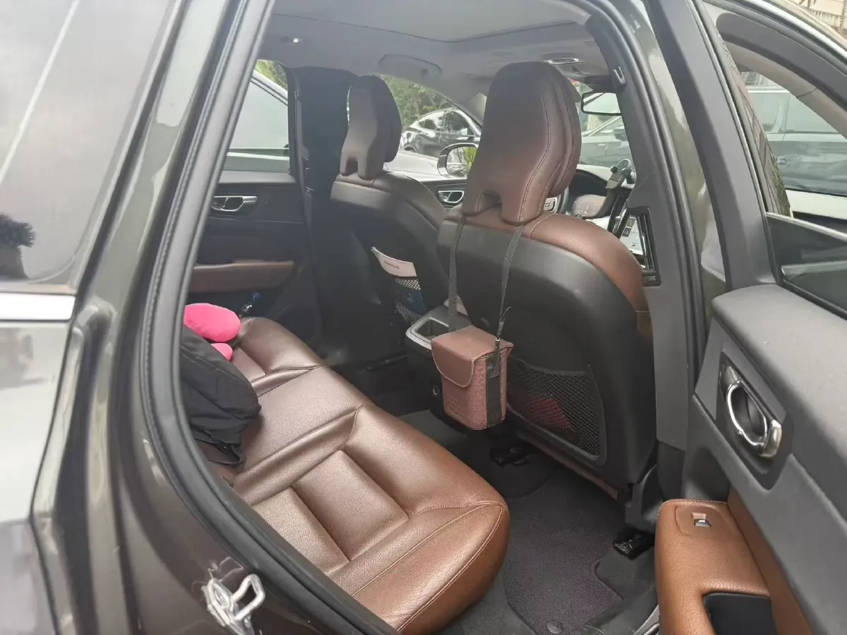 2019 Volvo XC60 2.0T 254HP L4 8AT,autocango,china used car exporter,china ev exporter,chinese used car exporter,chinese used ev exporter