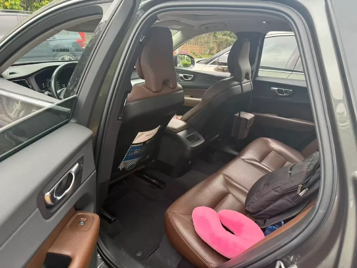 2019 Volvo XC60 2.0T 254HP L4 8AT,autocango,china used car exporter,china ev exporter,chinese used car exporter,chinese used ev exporter