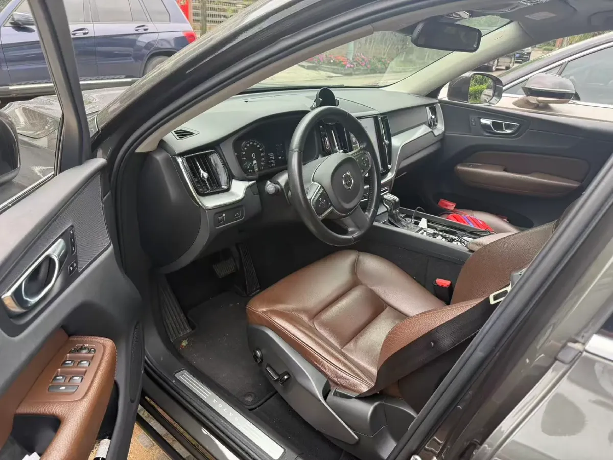 2019 Volvo XC60 2.0T 254HP L4 8AT,autocango,china used car exporter,china ev exporter,chinese used car exporter,chinese used ev exporter