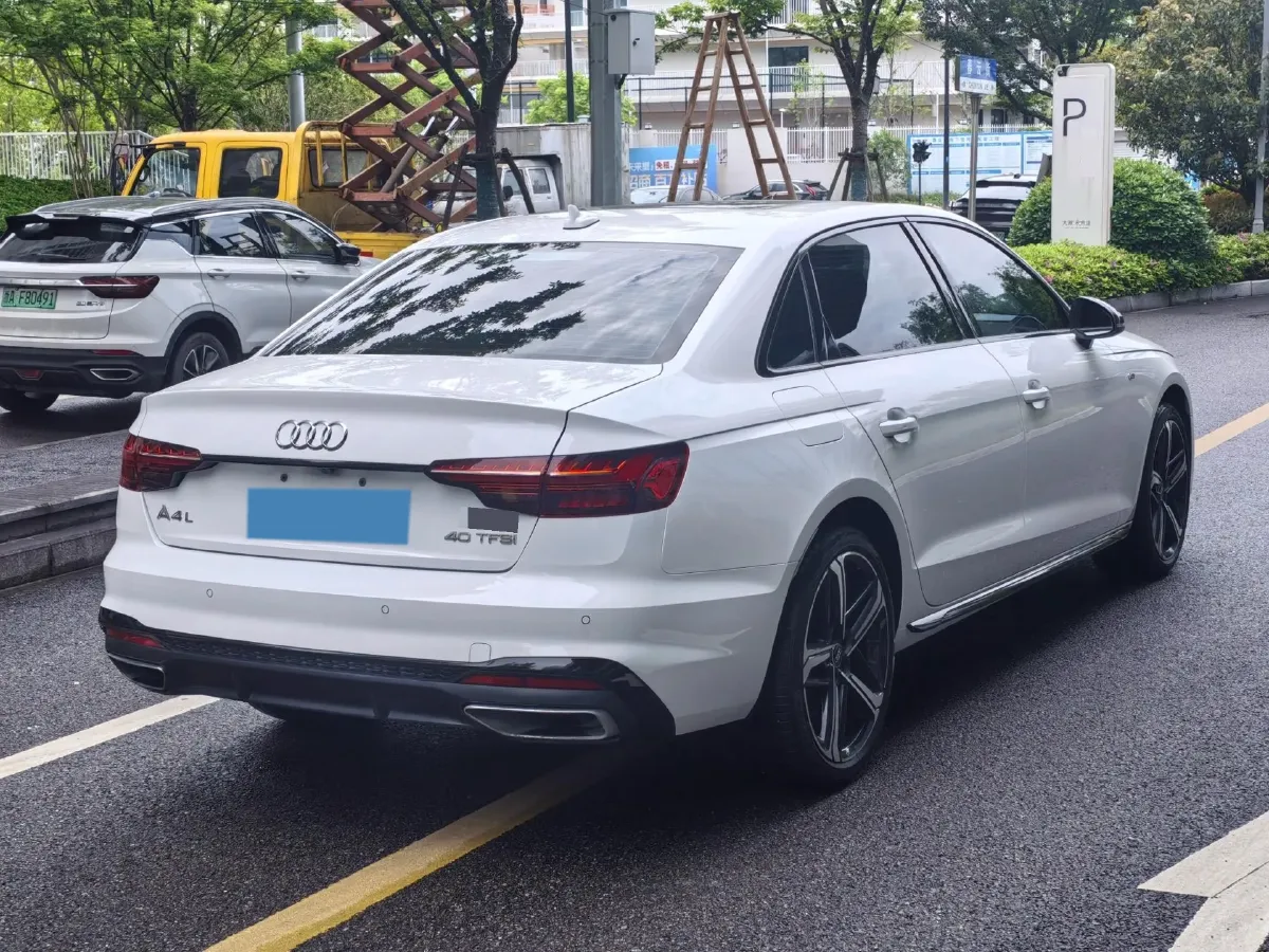 2024 Audi A4L 2.0T 190HP L4 7DCT,autocango,china used car exporter,china ev exporter,chinese used car exporter,chinese used ev exporter