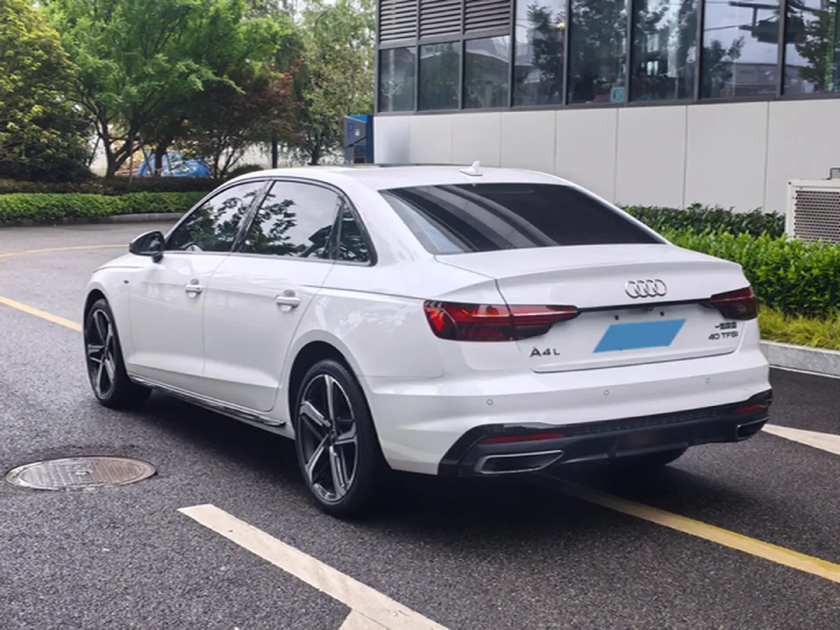 2024 Audi A4L 2.0T 190HP L4 7DCT,autocango,china used car exporter,china ev exporter,chinese used car exporter,chinese used ev exporter