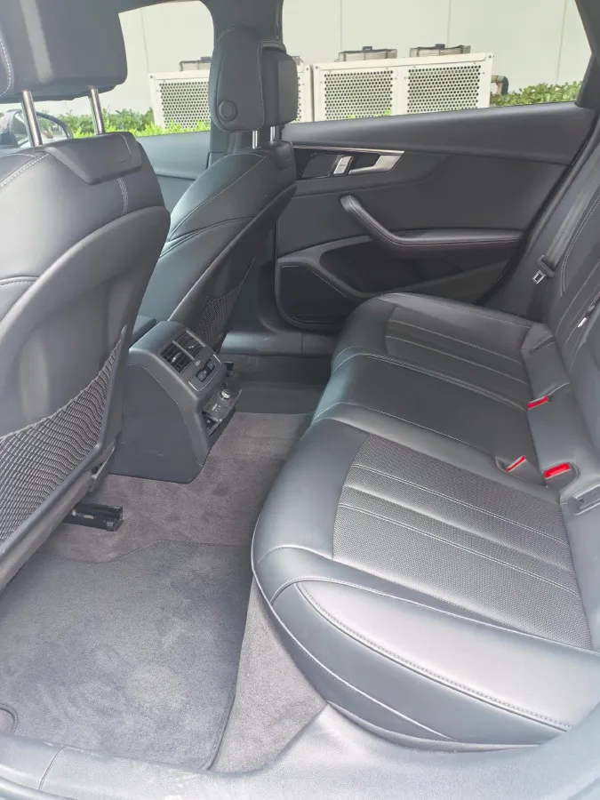 2024 Audi A4L 2.0T 190HP L4 7DCT,autocango,china used car exporter,china ev exporter,chinese used car exporter,chinese used ev exporter