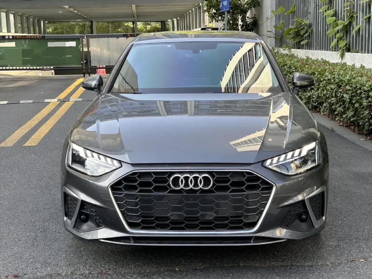 2022 Audi A4L 2.0T 190HP L4 7DCT,autocango,china used car exporter,china ev exporter,chinese used car exporter,chinese used ev exporter