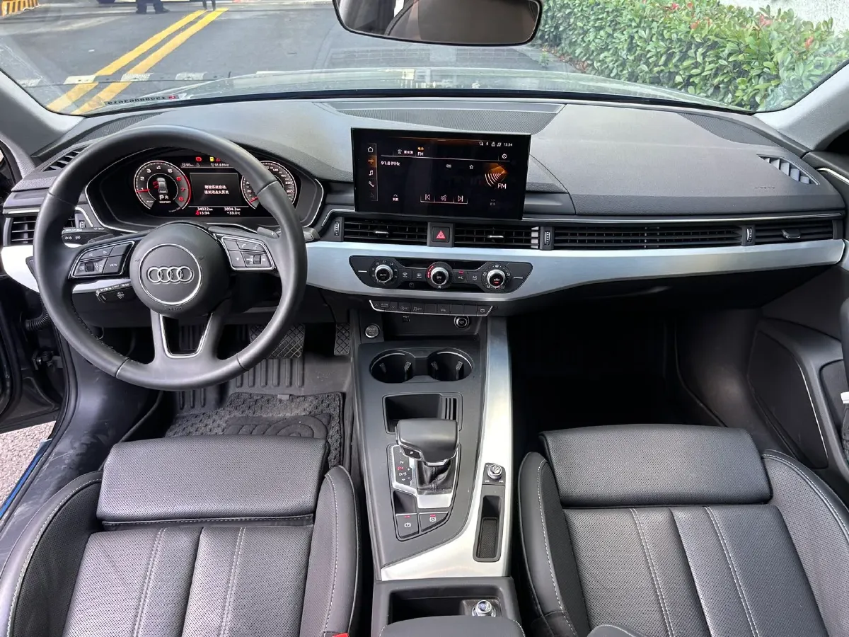 2022 Audi A4L 2.0T 190HP L4 7DCT,autocango,china used car exporter,china ev exporter,chinese used car exporter,chinese used ev exporter