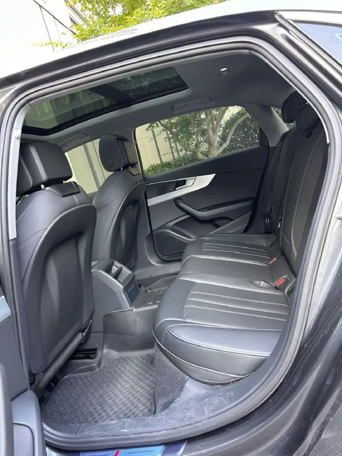 2022 Audi A4L 2.0T 190HP L4 7DCT,autocango,china used car exporter,china ev exporter,chinese used car exporter,chinese used ev exporter