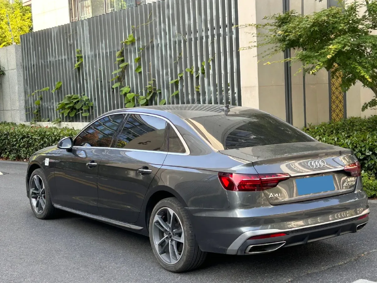 2022 Audi A4L 2.0T 190HP L4 7DCT,autocango,china used car exporter,china ev exporter,chinese used car exporter,chinese used ev exporter