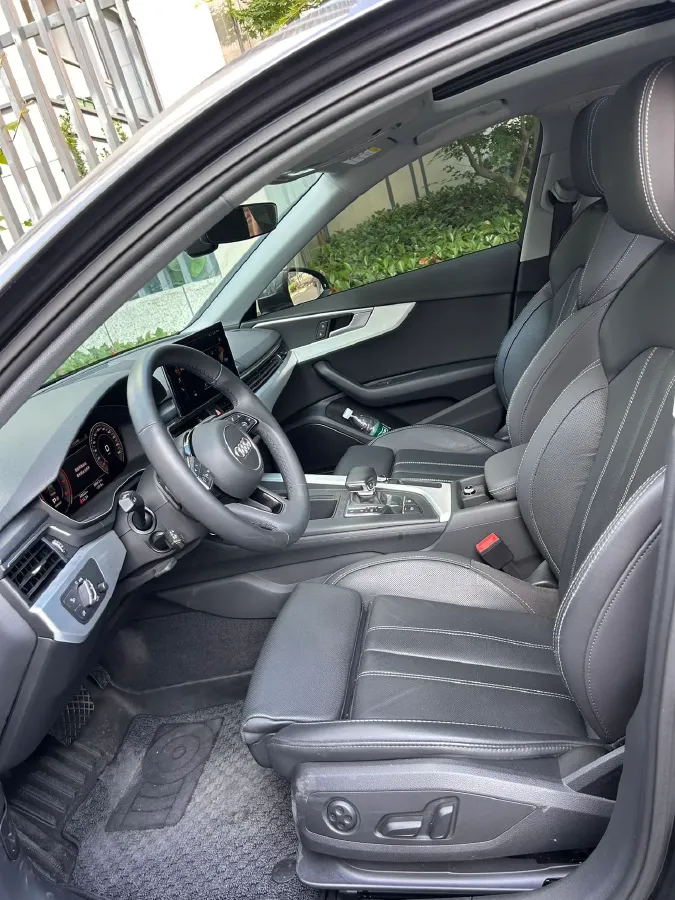 2022 Audi A4L 2.0T 190HP L4 7DCT,autocango,china used car exporter,china ev exporter,chinese used car exporter,chinese used ev exporter