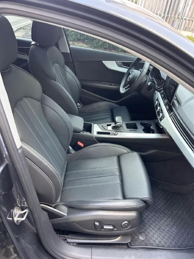 2022 Audi A4L 2.0T 190HP L4 7DCT,autocango,china used car exporter,china ev exporter,chinese used car exporter,chinese used ev exporter