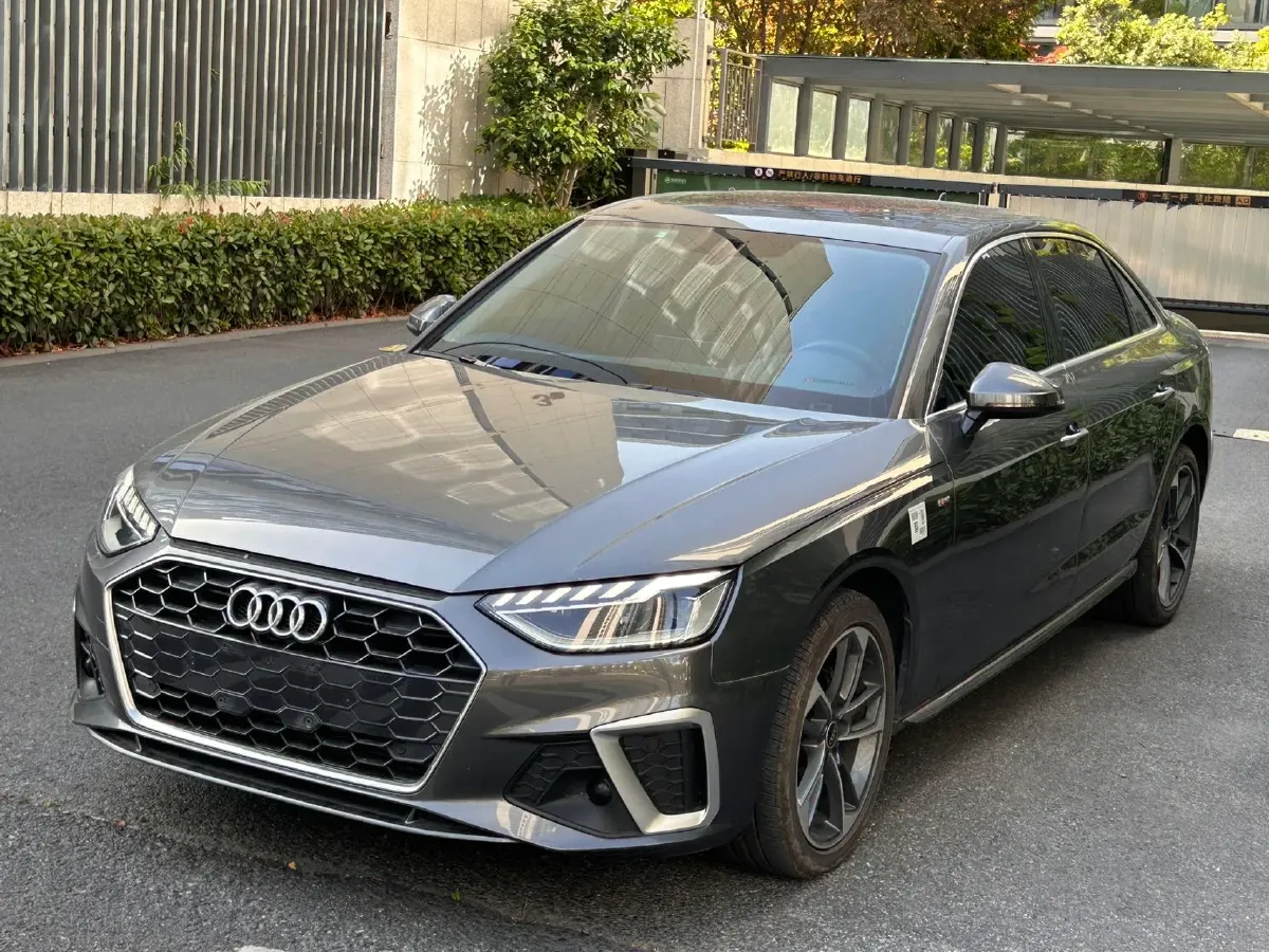 2022 Audi A4L 2.0T 190HP L4 7DCT,autocango,china used car exporter,china ev exporter,chinese used car exporter,chinese used ev exporter