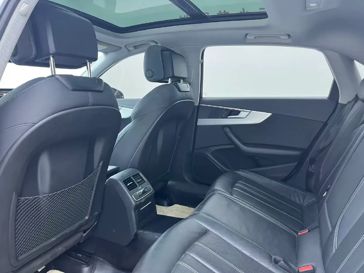 2020 Audi A4L 2.0T 190HP L4 7DCT,autocango,china used car exporter,china ev exporter,chinese used car exporter,chinese used ev exporter