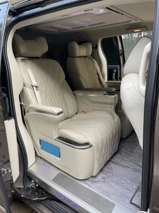 2022 Buick GL8 2.0T 237HP L4 9AT,autocango,china used car exporter,china ev exporter,chinese used car exporter,chinese used ev exporter