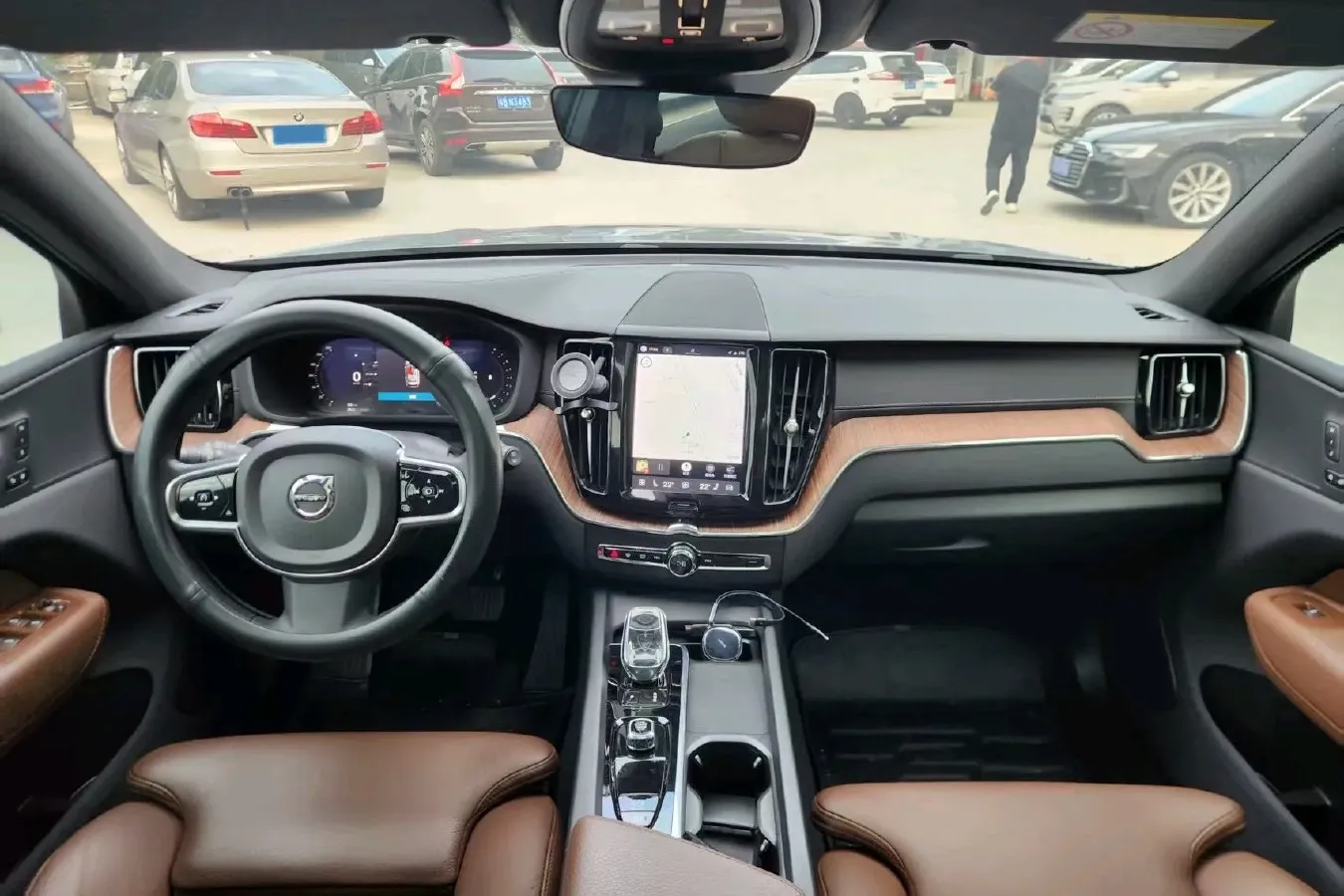 2022 Volvo XC60 2.0T 250HP L4 8AT,autocango,china used car exporter,china ev exporter,chinese used car exporter,chinese used ev exporter