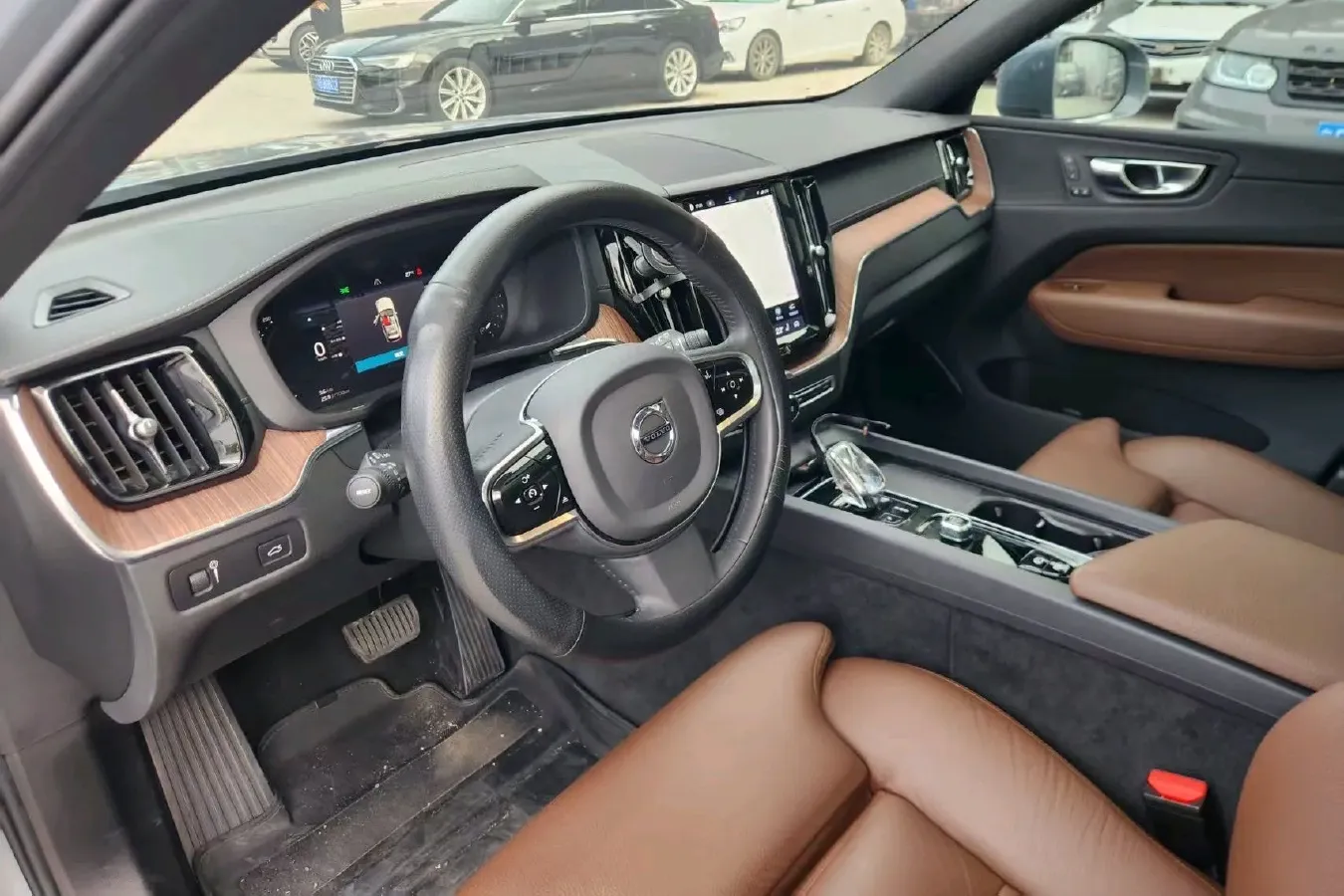 2022 Volvo XC60 2.0T 250HP L4 8AT,autocango,china used car exporter,china ev exporter,chinese used car exporter,chinese used ev exporter