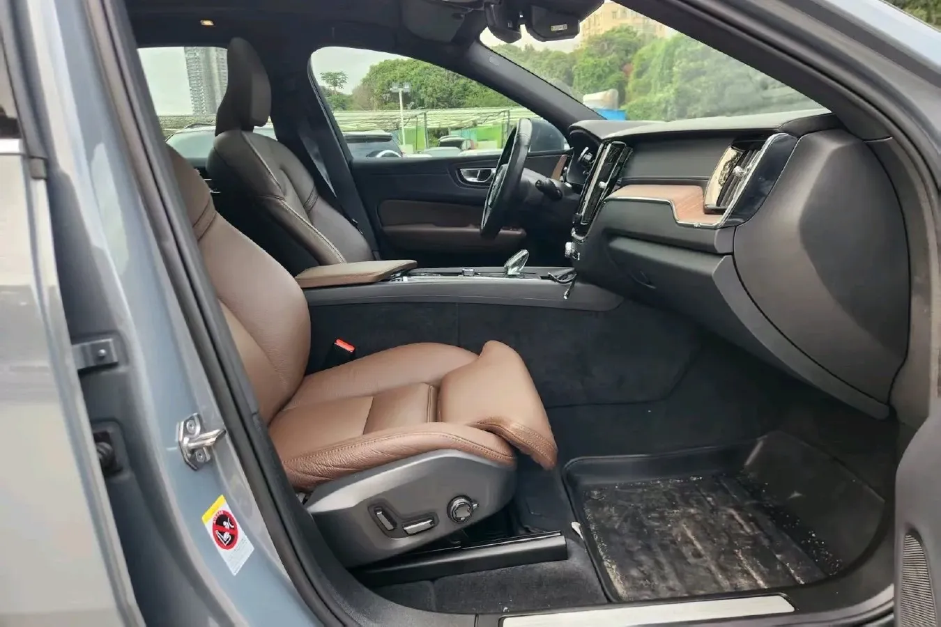 2022 Volvo XC60 2.0T 250HP L4 8AT,autocango,china used car exporter,china ev exporter,chinese used car exporter,chinese used ev exporter