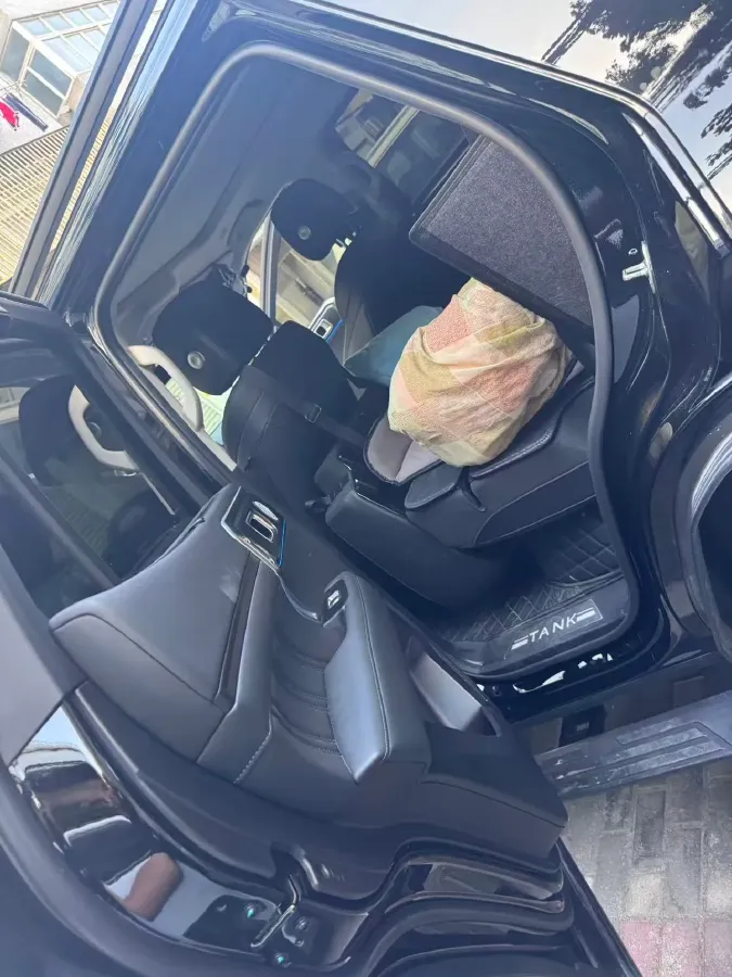2024 Tank 400 2.0T 252HP L4 9AT PHEV 36.7/37.1KWH,autocango,china used car exporter,china ev exporter,chinese used car exporter,chinese used ev exporter