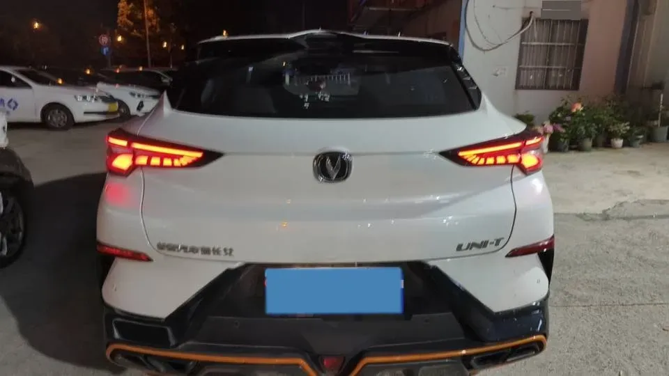 2022 ChangAn UNI-T 1.5T 188HP L4 7DCT,autocango,china used car exporter,china ev exporter,chinese used car exporter,chinese used ev exporter