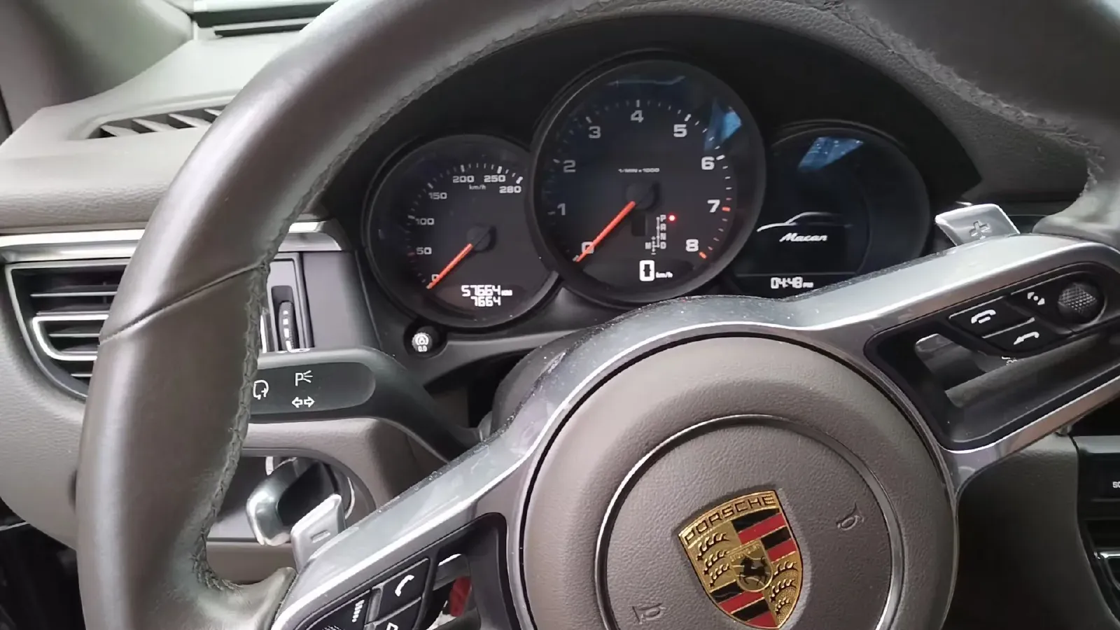 2021 Porsche Macan 2.0T 252HP L4 7DCT,autocango,china used car exporter,china ev exporter,chinese used car exporter,chinese used ev exporter