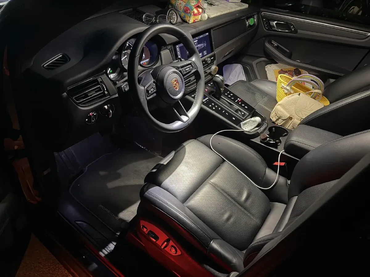 2023 Porsche Macan 2.0T 265HP L4 7DCT,autocango,china used car exporter,china ev exporter,chinese used car exporter,chinese used ev exporter