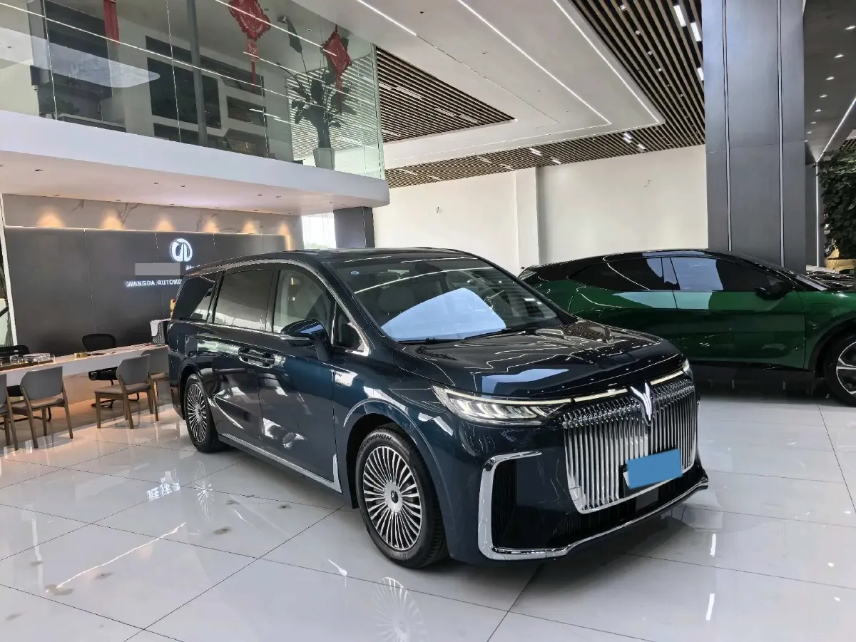 2025 Voyah Dream 1.5T 150HP L4 PHEV 41.7KWH,autocango,china used car exporter,china ev exporter,chinese used car exporter,chinese used ev exporter