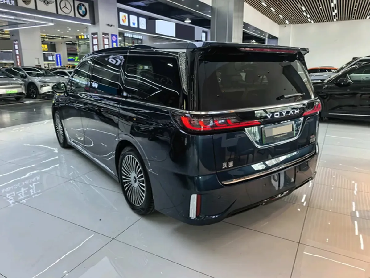 2025 Voyah Dream 1.5T 150HP L4 PHEV 41.7KWH,autocango,china used car exporter,china ev exporter,chinese used car exporter,chinese used ev exporter