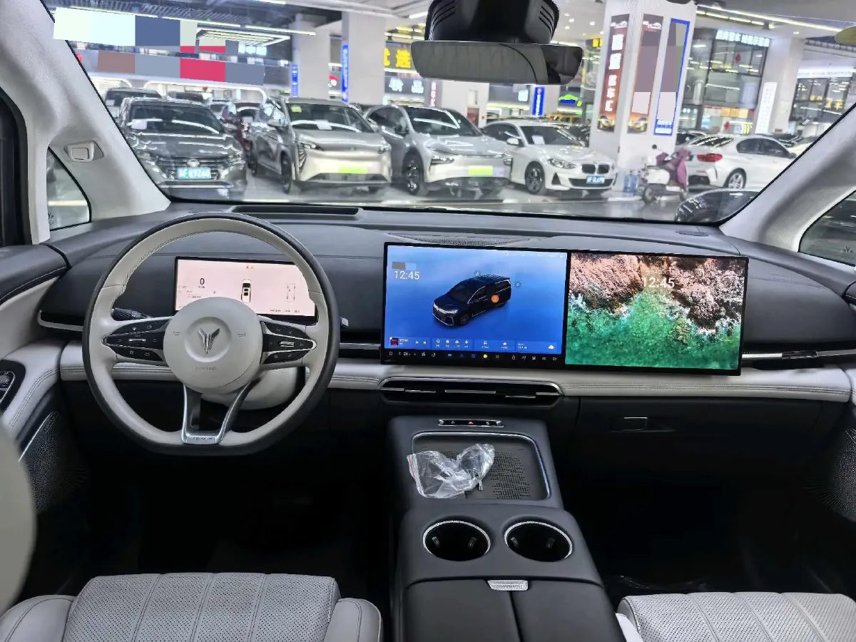 2025 Voyah Dream 1.5T 150HP L4 PHEV 41.7KWH,autocango,china used car exporter,china ev exporter,chinese used car exporter,chinese used ev exporter