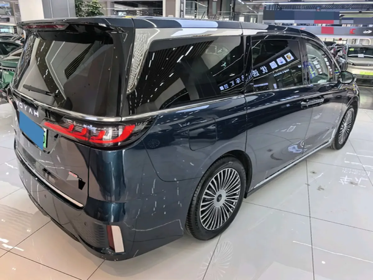 2025 Voyah Dream 1.5T 150HP L4 PHEV 41.7KWH,autocango,china used car exporter,china ev exporter,chinese used car exporter,chinese used ev exporter