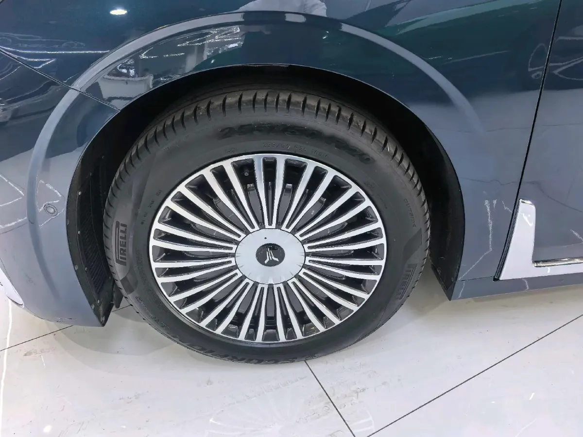 2025 Voyah Dream 1.5T 150HP L4 PHEV 41.7KWH,autocango,china used car exporter,china ev exporter,chinese used car exporter,chinese used ev exporter