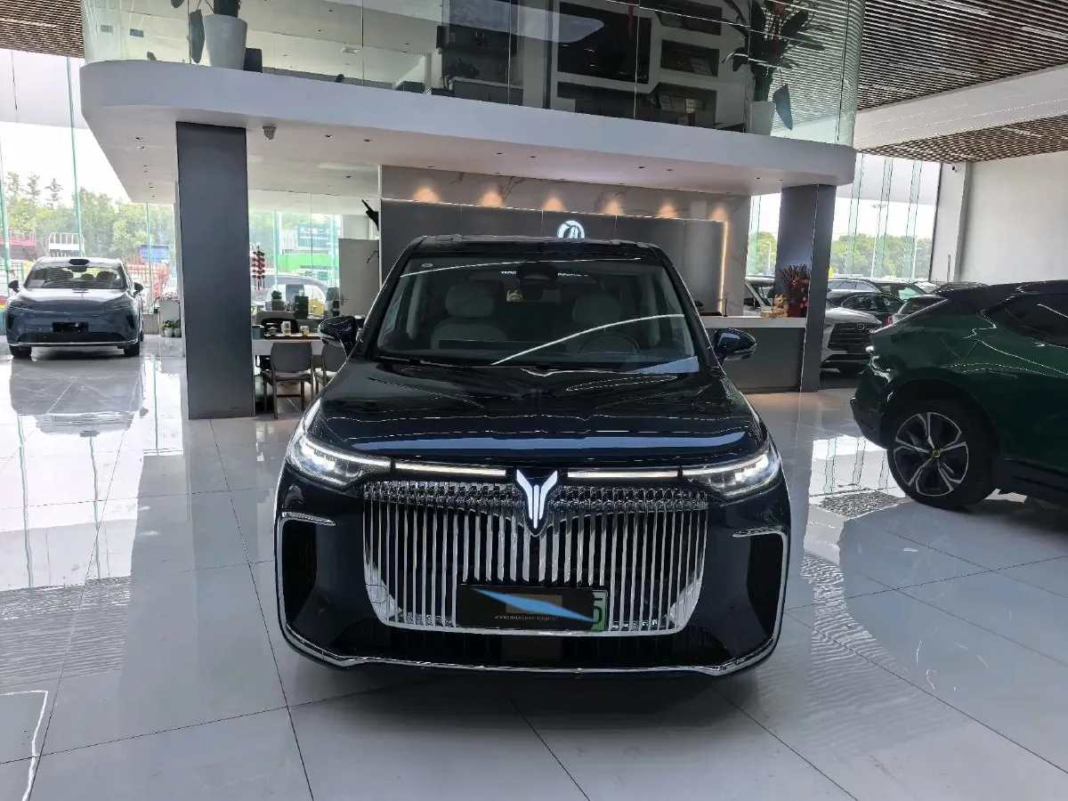 2025 Voyah Dream 1.5T 150HP L4 PHEV 41.7KWH,autocango,china used car exporter,china ev exporter,chinese used car exporter,chinese used ev exporter
