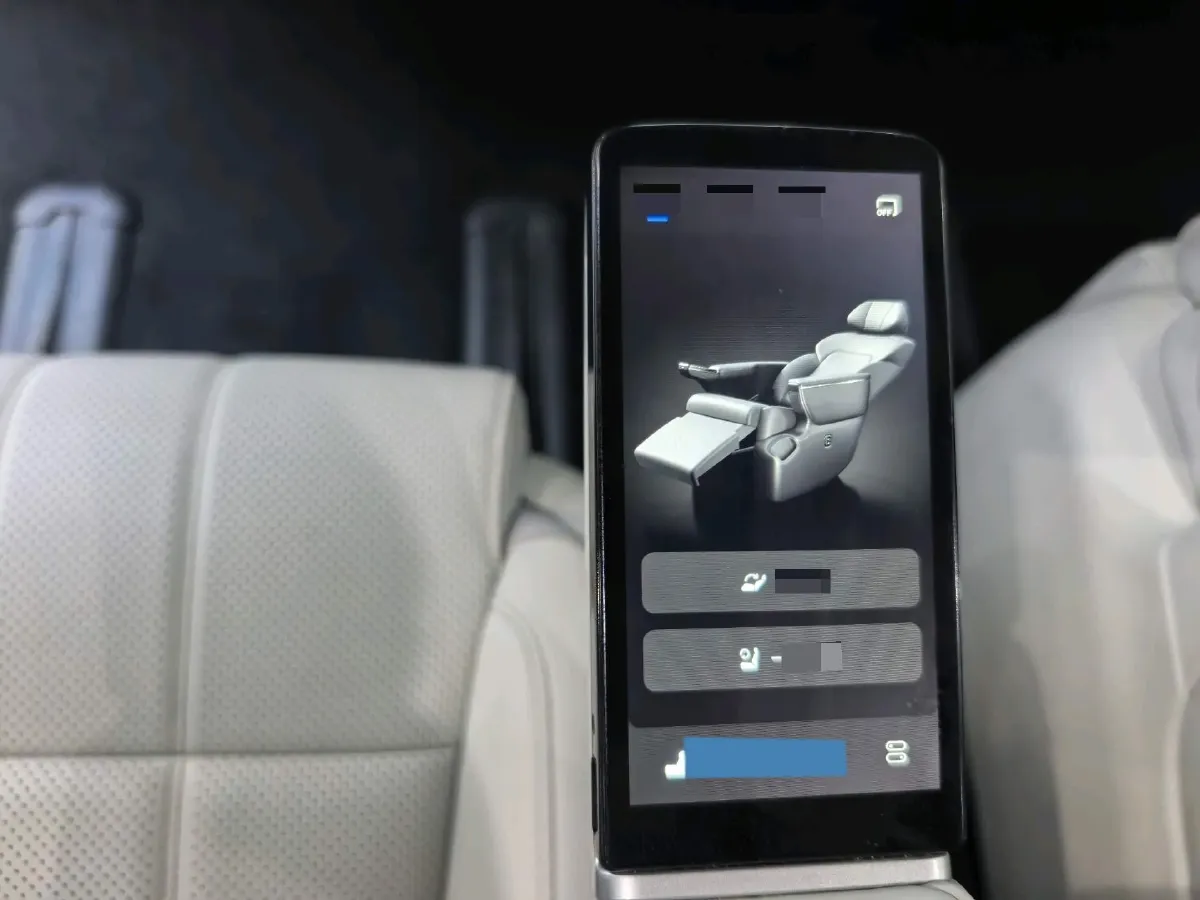 2025 Voyah Dream 1.5T 150HP L4 PHEV 41.7KWH,autocango,china used car exporter,china ev exporter,chinese used car exporter,chinese used ev exporter