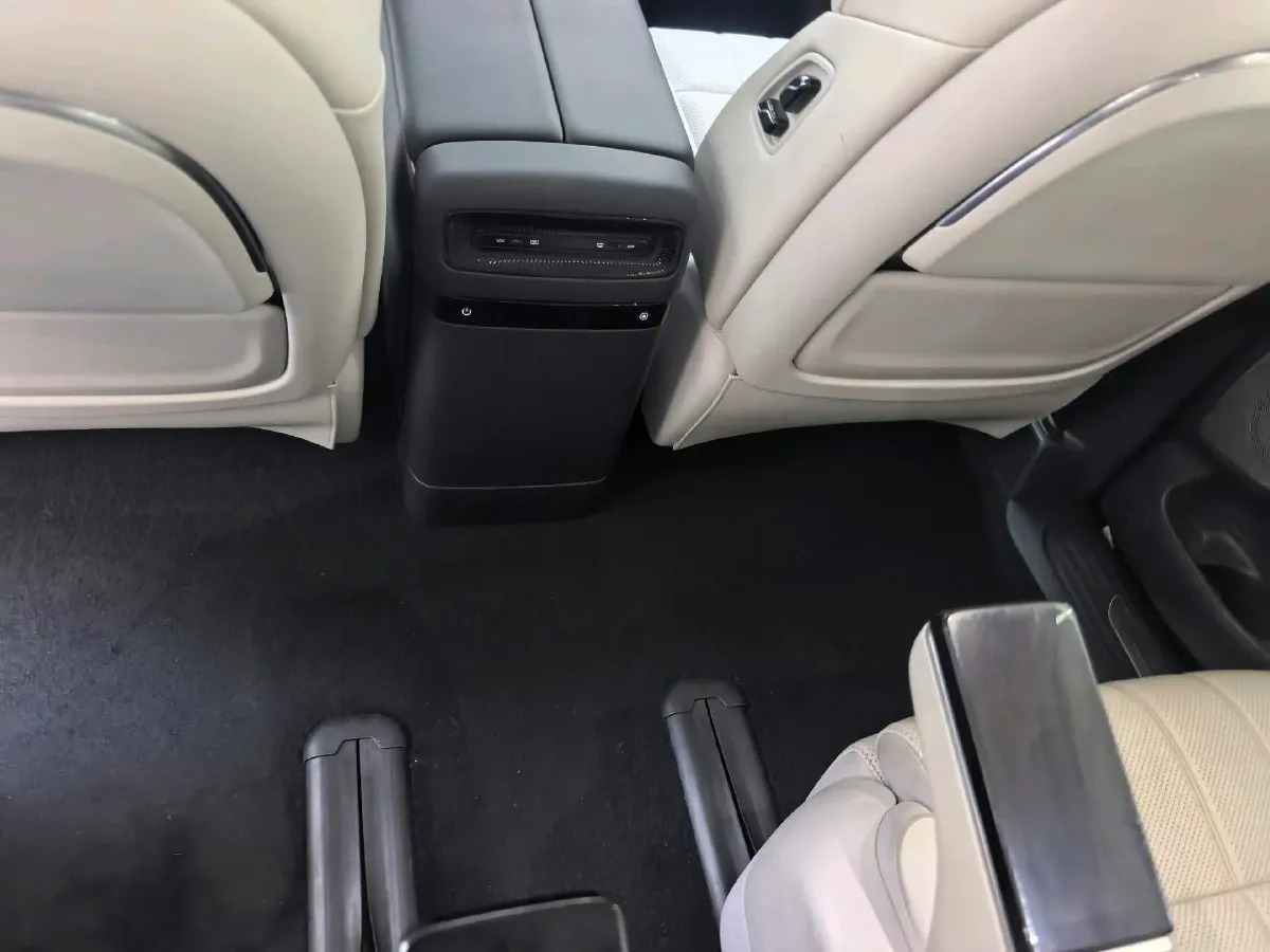 2025 Voyah Dream 1.5T 150HP L4 PHEV 41.7KWH,autocango,china used car exporter,china ev exporter,chinese used car exporter,chinese used ev exporter