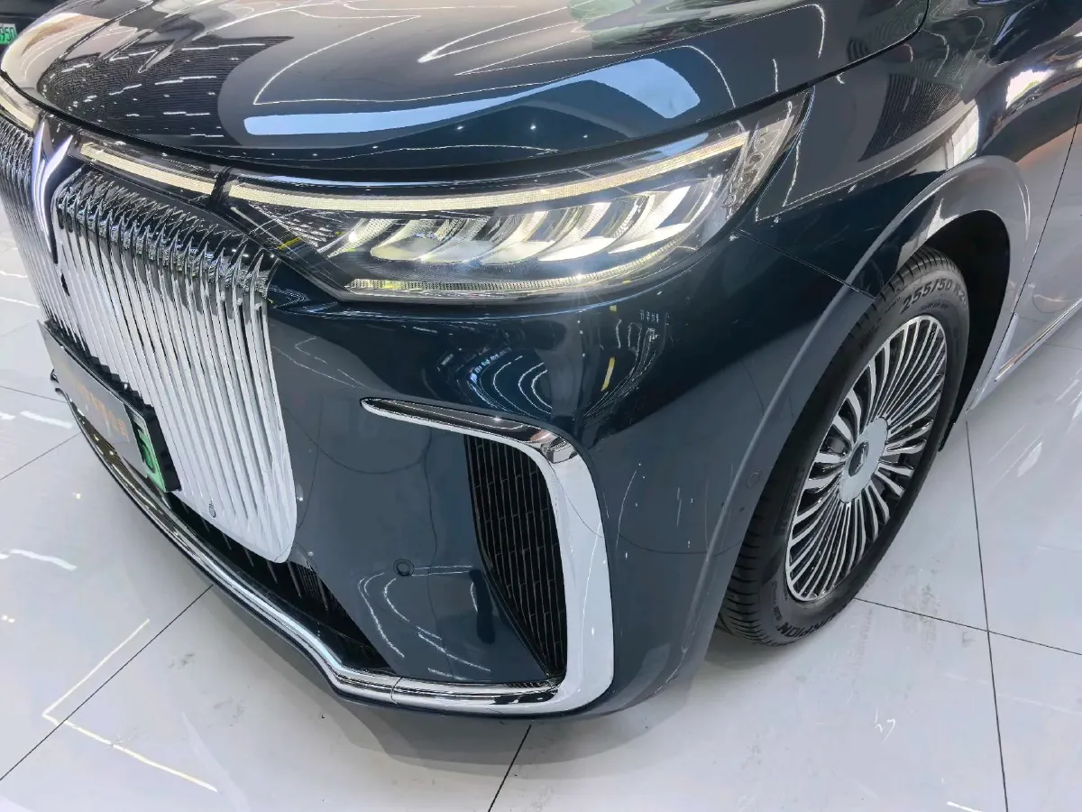 2025 Voyah Dream 1.5T 150HP L4 PHEV 41.7KWH,autocango,china used car exporter,china ev exporter,chinese used car exporter,chinese used ev exporter