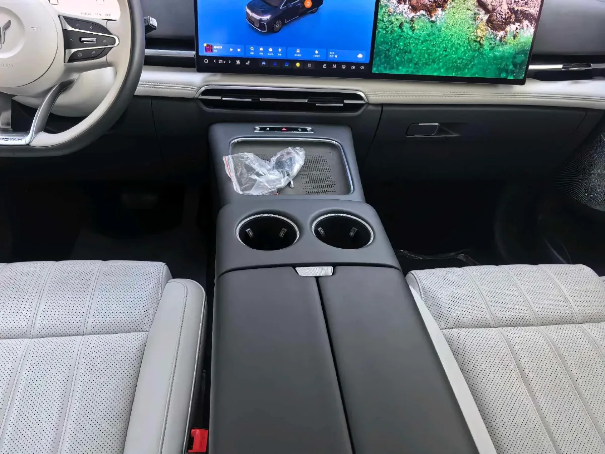 2025 Voyah Dream 1.5T 150HP L4 PHEV 41.7KWH,autocango,china used car exporter,china ev exporter,chinese used car exporter,chinese used ev exporter
