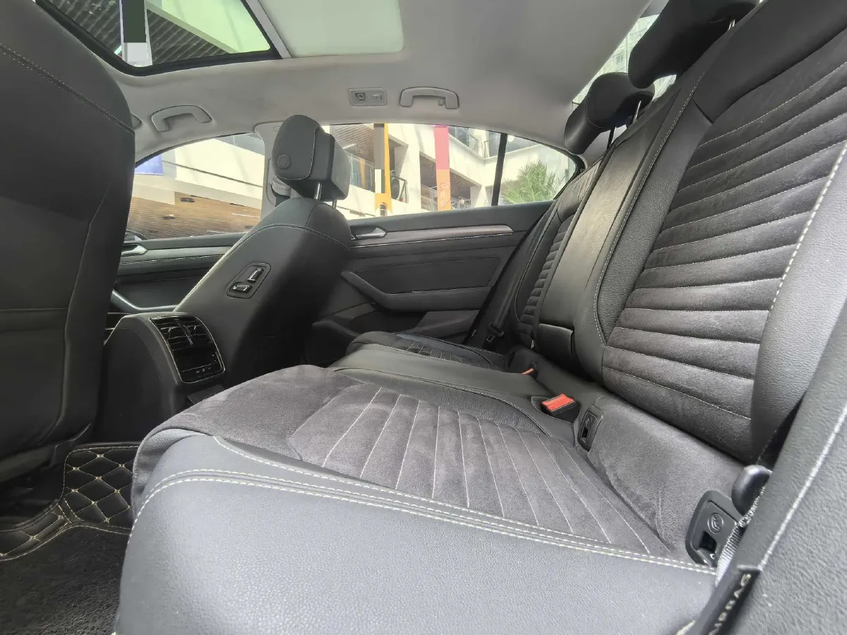 2020 Volkswagen Magotan 2.0T 186HP L4 7DCT,autocango,china used car exporter,china ev exporter,chinese used car exporter,chinese used ev exporter