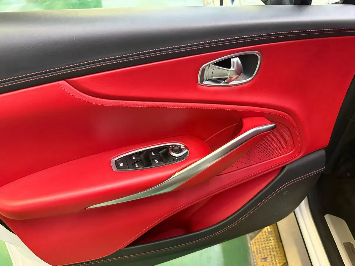 2021 Aston Martin DBX 4.0T 550HP V8 9AT,autocango,china used car exporter,china ev exporter,chinese used car exporter,chinese used ev exporter