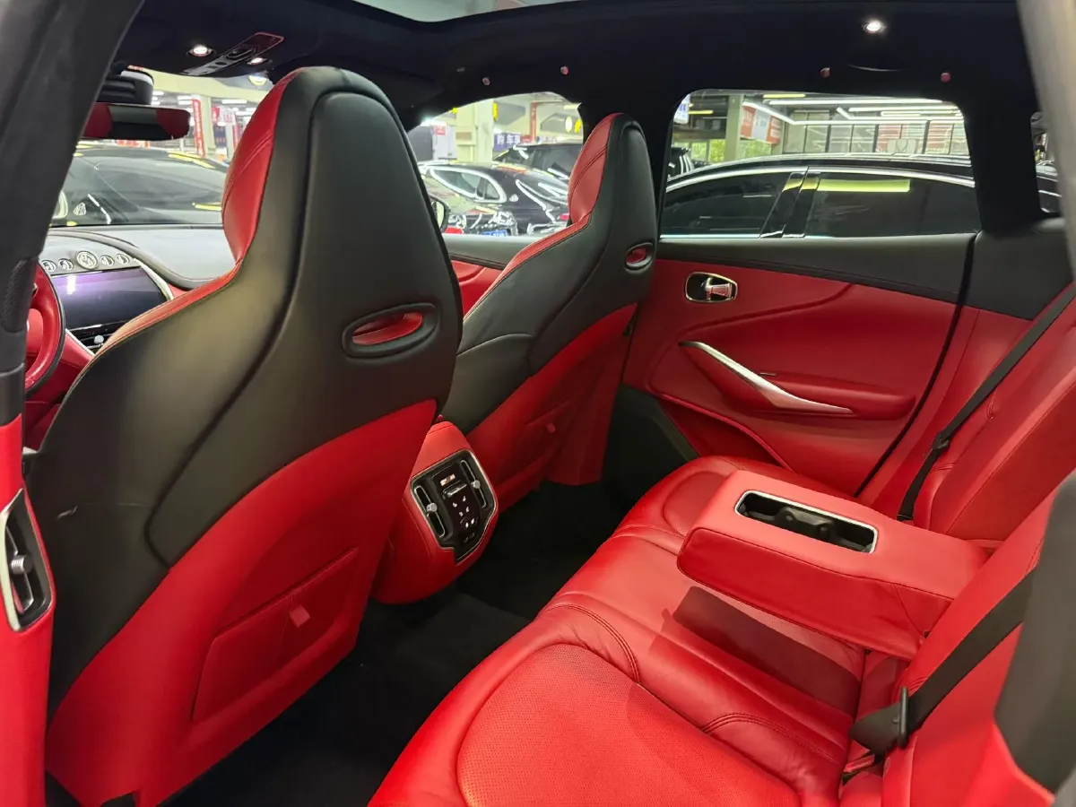 2021 Aston Martin DBX 4.0T 550HP V8 9AT,autocango,china used car exporter,china ev exporter,chinese used car exporter,chinese used ev exporter