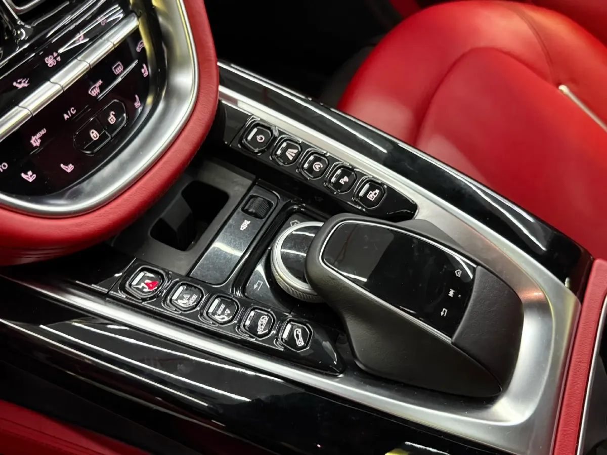 2021 Aston Martin DBX 4.0T 550HP V8 9AT,autocango,china used car exporter,china ev exporter,chinese used car exporter,chinese used ev exporter