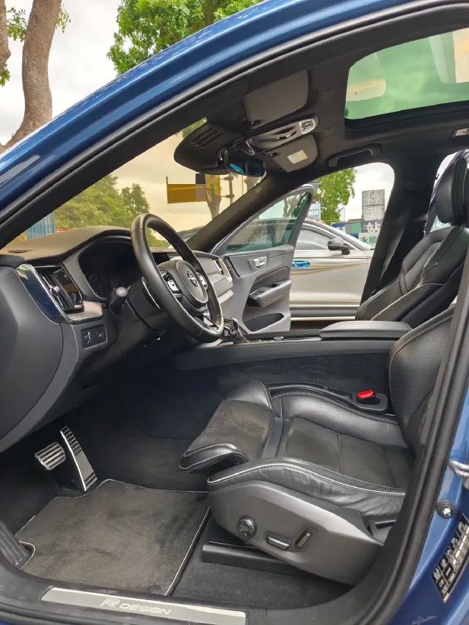 2018 Volvo XC60 2.0T 254HP L4 8AT,autocango,china used car exporter,china ev exporter,chinese used car exporter,chinese used ev exporter